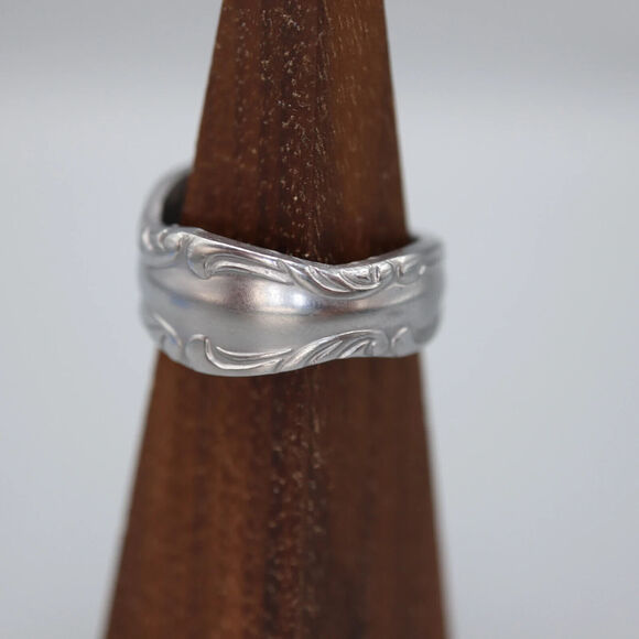 Royal Coronation Spoon Ring Size 11 Floral Leaf Stainless Steel Polished Vintage - Picture 4 of 10
